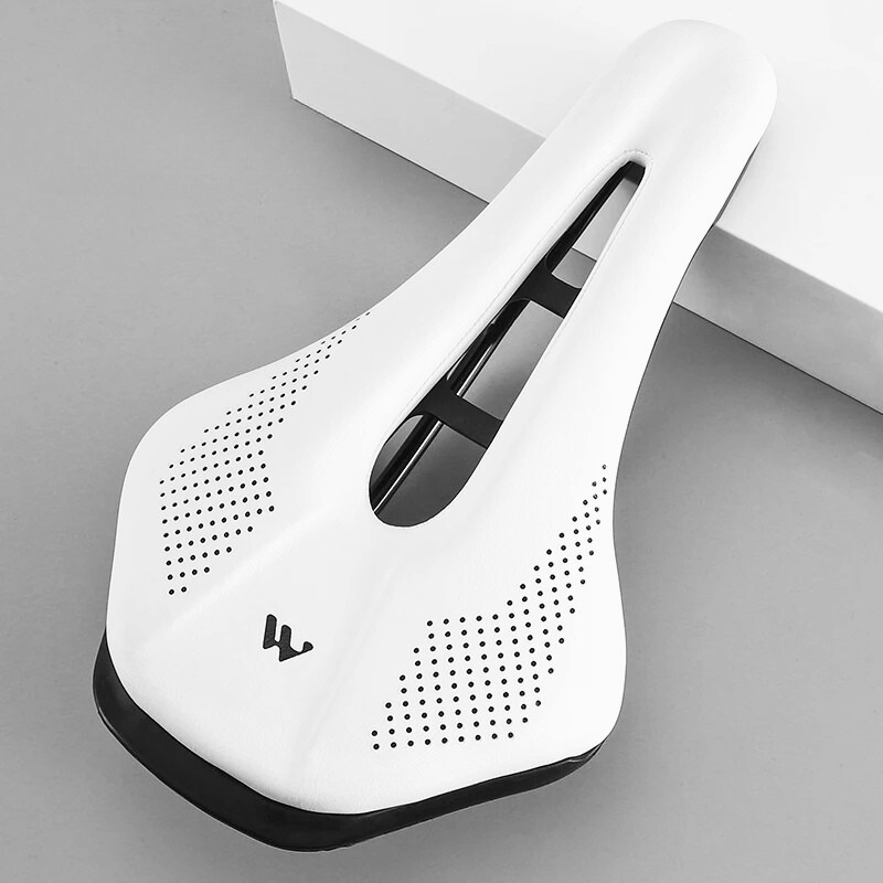 Alt text : White and black bike seat with ergonomic shape – Comfort Ride